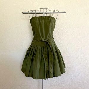 Adorable strapless dress